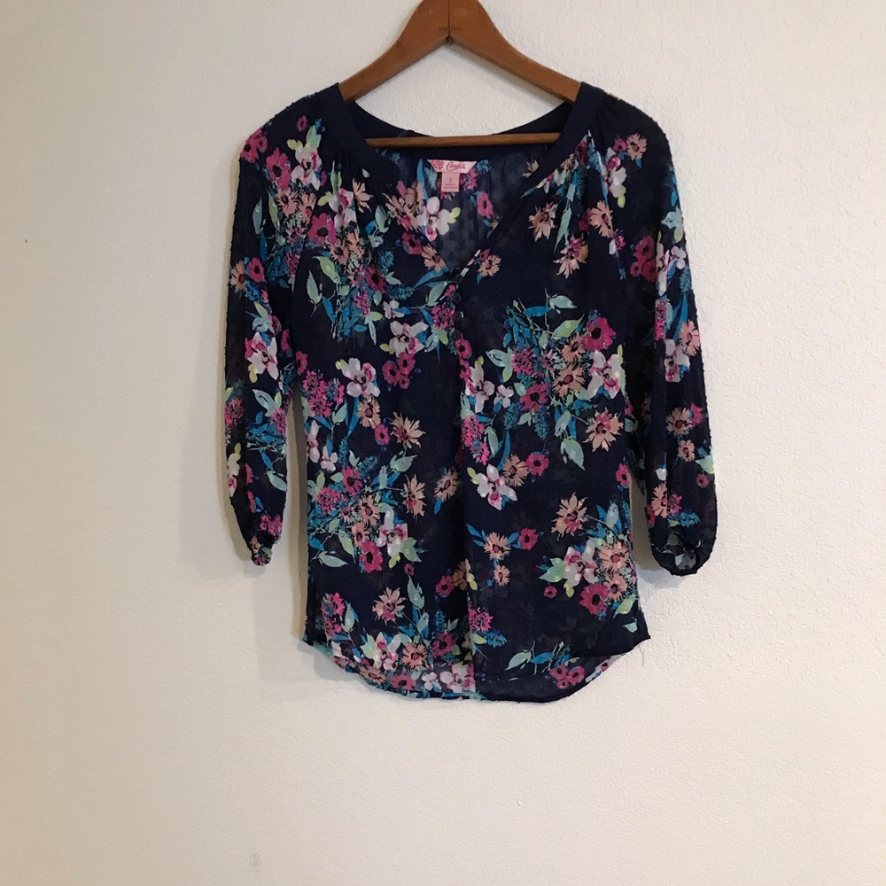 Candie’s V Neck Sheer Size Small Top